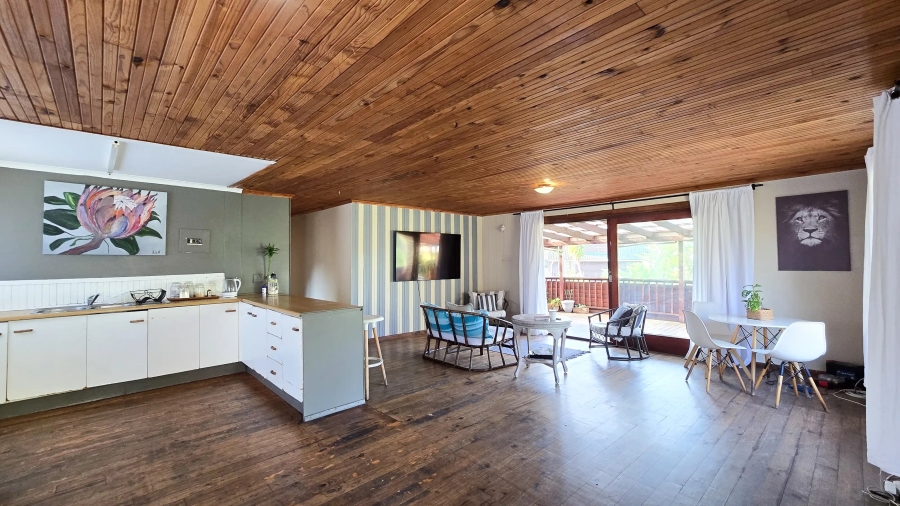 6 Bedroom Property for Sale in Cove Rock Eastern Cape